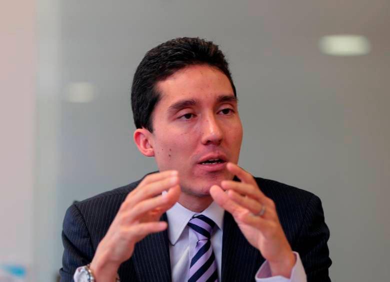 Fedesarrollo, que lidera Luis Fernando Mejía, subió su previsión de PIB para Colombia en 2024. FOTO COLPRENSA 