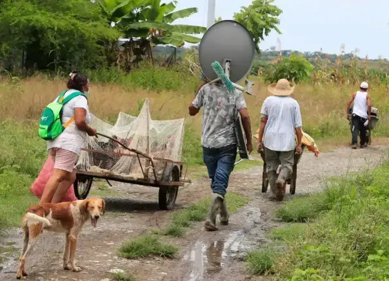 Posibles enfrentamientos entre ELN y disidencias tienen en riesgo a comunidades confinadas y sin acceso a alimentos, salud y educación. FOTO: EL COLOMBIANO