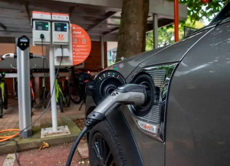 La falta de normas claras y beneficios fiscales tiene en jaque a la movilidad eléctrica en Colombia. Andemos advierte que el país podría perder su liderazgo en América Latina. FOTO: El Colombiano.