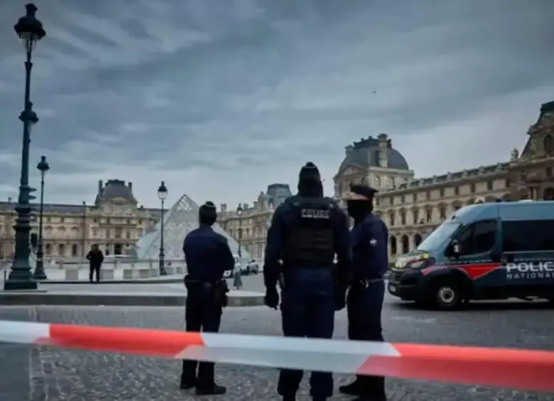 La película sobre el asalto al Louvre será dirigida por Romain Gavras. FOTO: Getty.