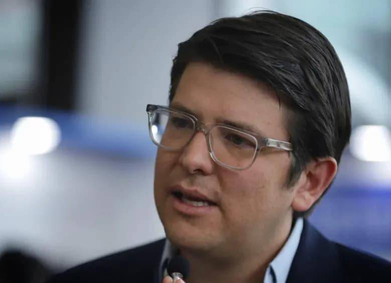 El congresita del Centro Democrático, víctima de un atentado el pasado 7 de junio, lidera con un 13,7 %. FOTO: EL COLOMBIANO