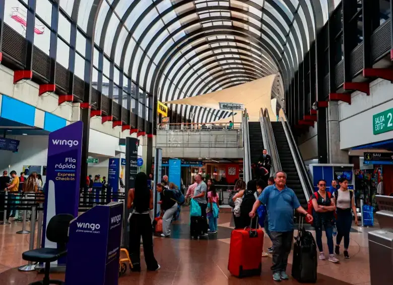 En la foto, Aeropuerto José María Córdova, que espera recibir el 17% de viajeros aéreos en semana de receso escolar. FOTO: MANUEL SALDARRIAGA