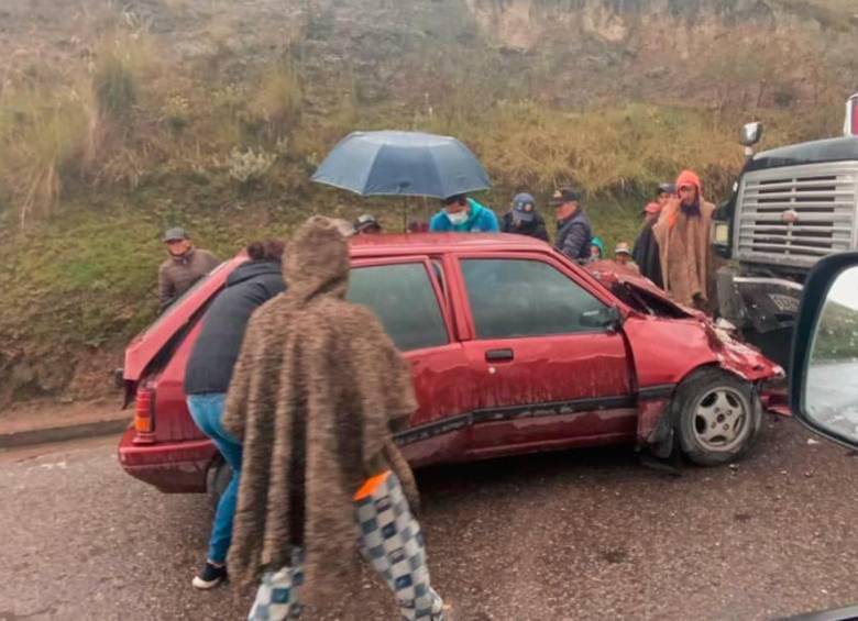 El accidente donde resultó herido Nairo Quintana. FOTO: redes sociales