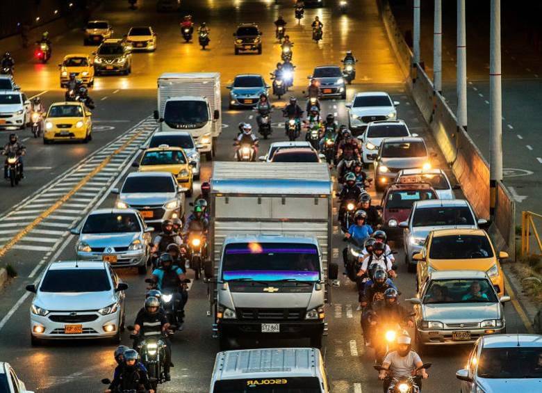 Los infractores de la medida podrán recibir multas de hasta 15 salarios mínimos diarios y hasta la inmovilización de su vehículo. FOTO: CAMILO SUÁREZ ECHEVERRY