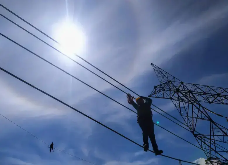 De acuerdo con datos de XM, hay un deterioro progresivo en la relación entre la energía firme y la demanda, lo que implica que Colombia podría no contar con suficiente energía para abastecer a los usuarios en escenarios de alta exigencia. Foto: Esneyder Gutiérrez