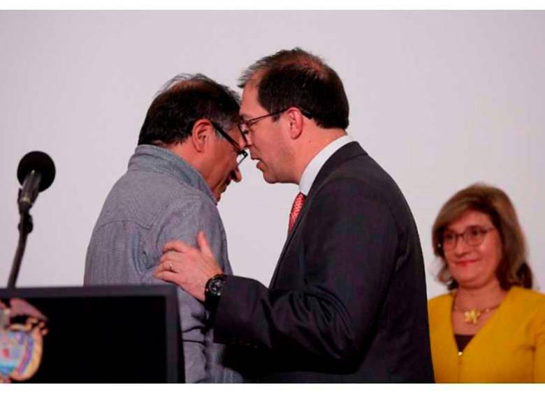 Barbosa ha dicho que el actual gobierno “ha presentado propuestas para legalizar toda la cadena del narcotráfico. Petro calificó la acusación como “una verdadera calumnia”. FOTO: FISCALÍA