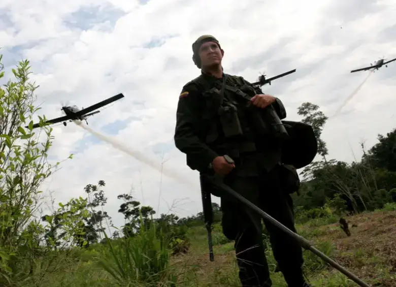 La aspersión con glifosato genera problemas ambientales y sociales. Foto: Colprensa.