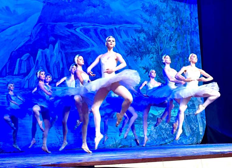 Escenografía y vestuario de primer nivel trajo el Balle de San Petesburgo a Medellín. FOTO Gloria Nivia Ramírez G.