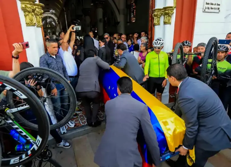 Sentido adiós al ciclista Marlon Pérez en La Ceja. Foto: Esneyder Gutiérrez-El Colombiano