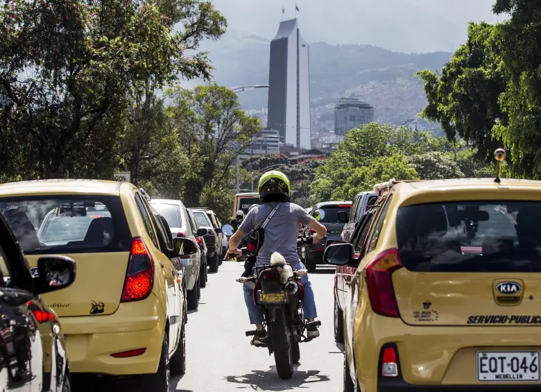 Los infractores de la medida pueden exponerse a multas o hasta la inmovilización de sus vehículos. FOTO: Julio César Herrera Echeverri
