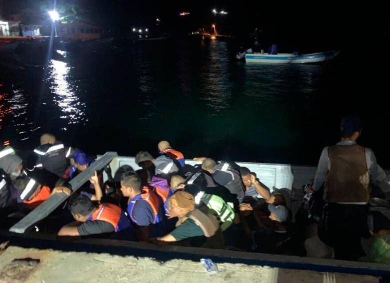Entre los tripulantes habían 29 ciudadanos de Bangladesh, 3 de Venezuela, 1 de Ecuador y 1 restante de la India. FOTO CORTESÍA ARMADA NACIONAL