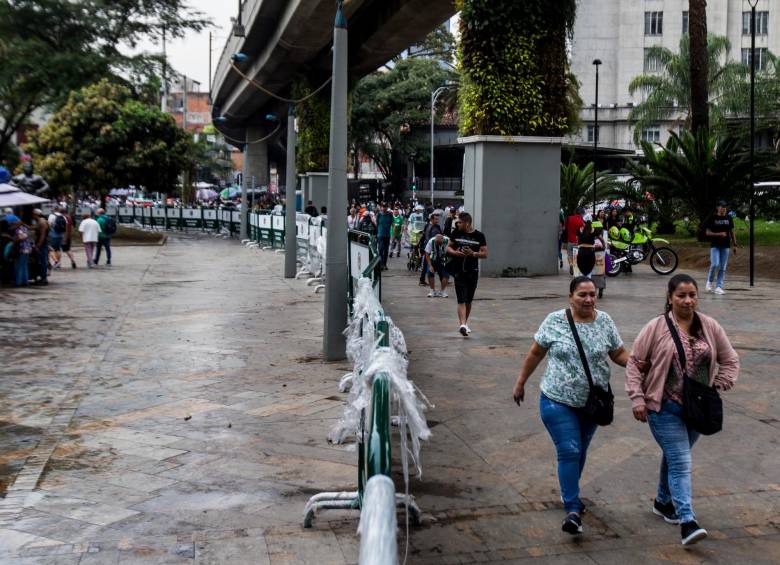 Desde inicio del mes, la plaza tiene un cerramiento. Es la segunda vez en menos de un año que se realiza esta medida. FOTO Julio César Herrera 