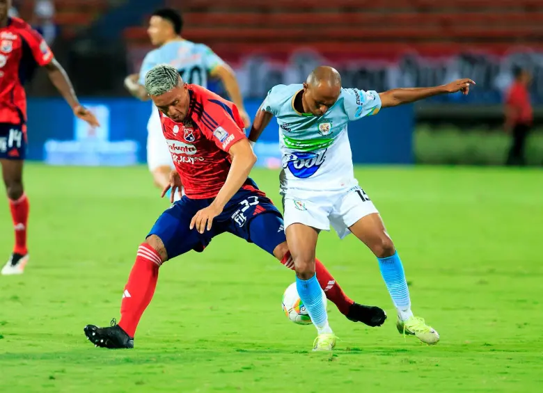 El defensor del Medellín Daniel Londoño y una tarea pendiente en la Copa Betplay. FOTO CAMILO SUÁREZ