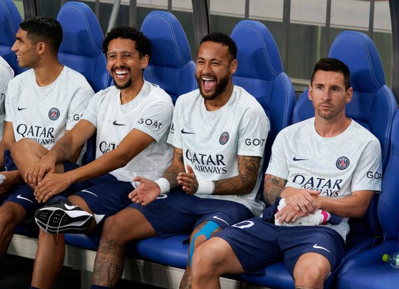 Neymar se muestra feliz en el equipo francés, en el que juega con el astro argentino Lionel Messi. FOTO: EFE