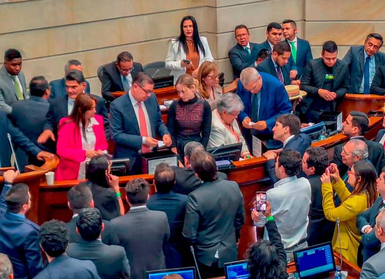 Conteo de votos en la elección del nuevo presidente del Senado. FOTO: El Colombiano