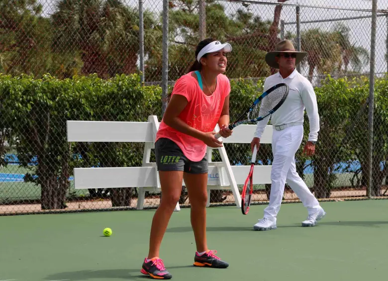 Gabe Jaramillo, en un entrenamiento con Camila Osorio en Estados Unidos. FOTO cortesía 