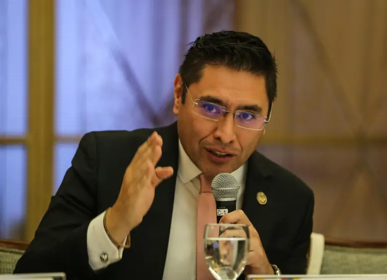 CNE descarta reconteo voto a voto en todo el exterior solicitado por Iván Cepeda