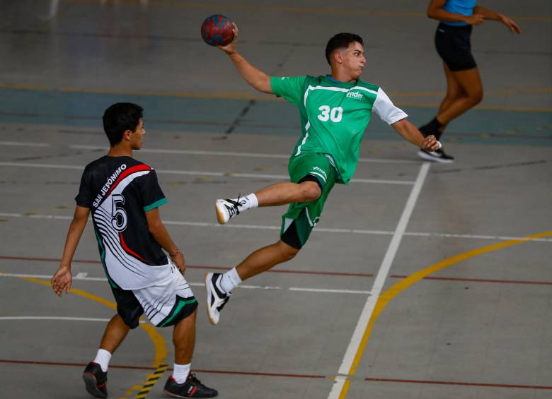 En Girardota y Copacabana se contará con lo más selecto del deporte departamental. Hoy comienzan las competencias en 18 deportes. Balonmano tendrá como sede Copacabana. FOTO Jaime Pérez
