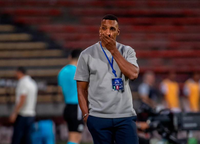 El entrenador antioqueño Amaranto Perea, de 47 años, vive su primer semestre como entrenador del Independiente Medellín. En el momento, ha logrado 6 victorias, 2 empates y 4 derrotas en Liga. Foto: Juan Antonio Sánchez