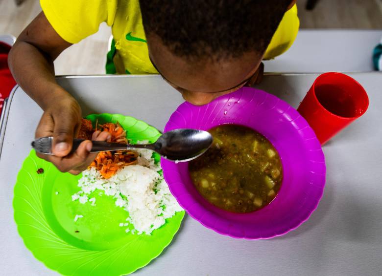 La historia del “milagro” diario que alimenta a 90 estudiantes en comedor de La Sierra, en Medellín