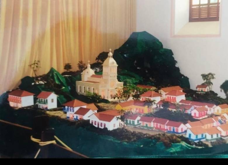 Este fue el primer pesebre donado de Luis Fernando Betancur Merino, a la iglesia de Venecia, Suroeste antioqueño. FOTO Cortesía.