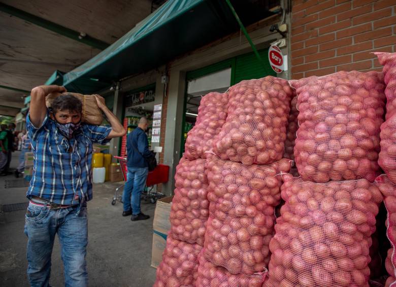 La papa fue uno de los productos de la canasta familiar que observó menor inflación en Medelllín, durante el año 2025. FOTO Camilo Suárez