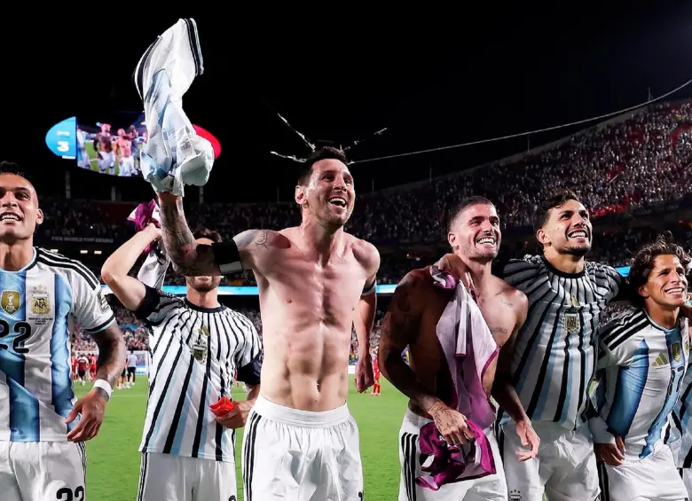 Messi deja la Selección Argentina después de 21 años, cuatro títulos y una generación marcada por su liderazgo. FOTO: INSTAGRAM MESSI