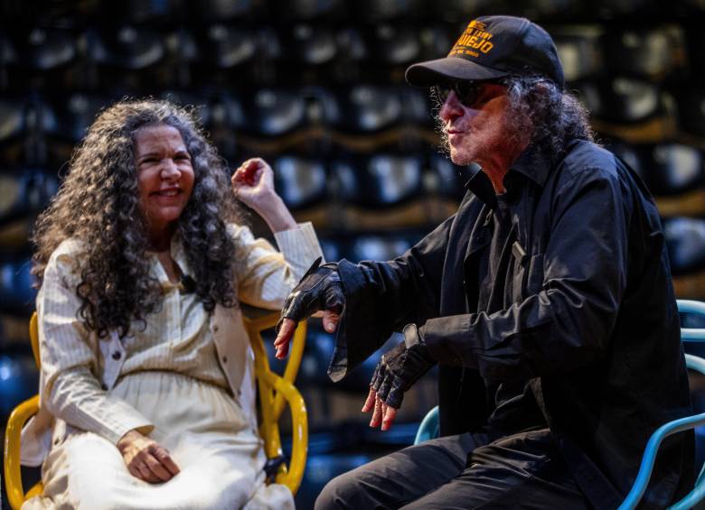 Carlos Mario fundó el Águila Descalza en 1980. Cristina se unió en 1985 y un año después, en 1986, estrenaron País Paisa. FOTO Julio César Herrera 