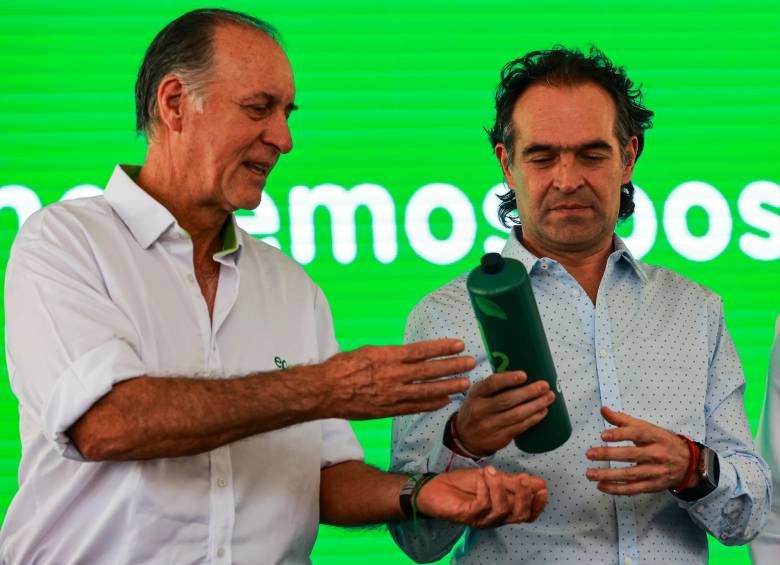 Description: John Maya, gerente de EPM, y Federico Gutiérrez, alcalde de Medellín, durante la presentación del piloto de hidrógeno verde en la planta Aguas Claras, en Bello. FOTO MANUEL SALDARRIAGA