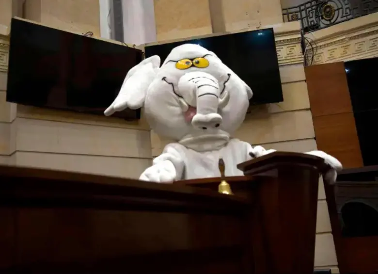 El lugar donde Petro se iría de vacaciones, la pelea del “Elefante blanco” por peaje y más secretos en De Buena Fuente