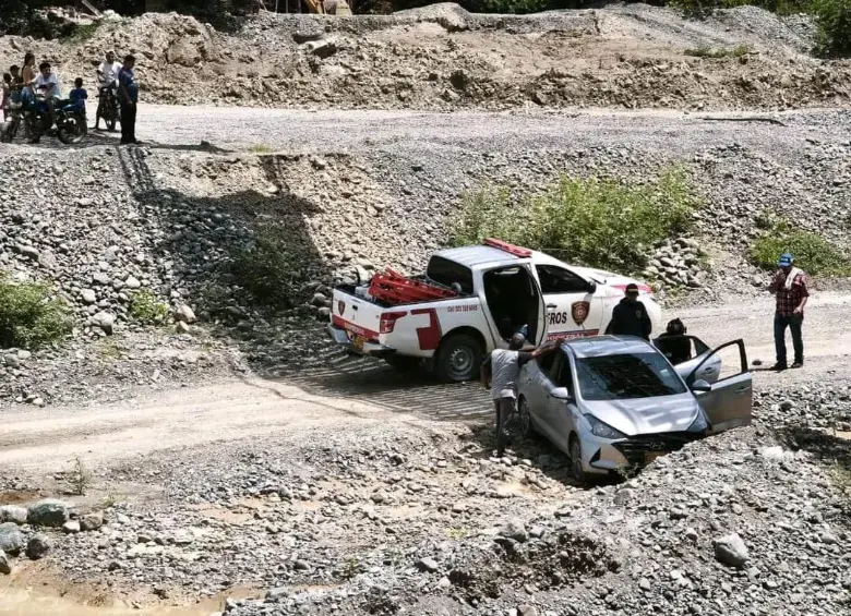 Las autoridades evalúan la estructura y piden evitar el paso hasta garantizar la seguridad. FOTO: cortesía. 