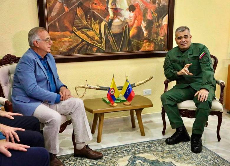 La reunión se llevó a cabo en el estado venezolano de Táchira, entre Velásquez y su homólogo Vladimir Padrino. FOTO CORTESÍA