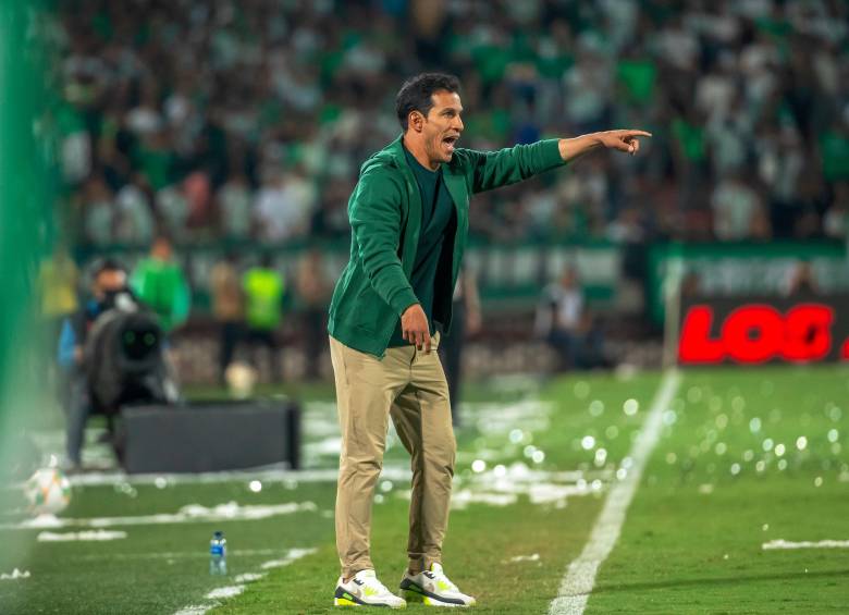 Todavía no se ha definido la continuidad de Diego Arias al frente del equipo, pero lo más probable es que acompañe al entrenador que elijan los directivos para asumir desde el año entrante. FOTO Juan A. Sánchez 