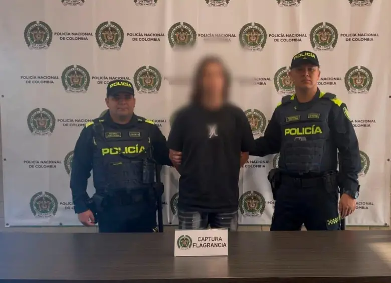 Diego Alejandro Zamudio Amaya, de 19 años, fue capturado tras esta balacera en el barrio Aranjuez, nororiente de Medellín. Se le encontró un arma traumática. FOTO: Cortesía