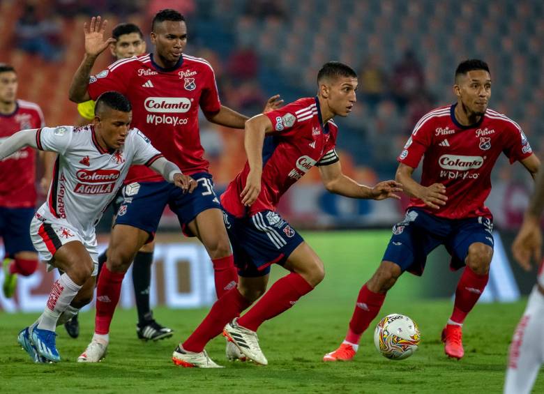 Ante el América, Miguel Monsalve no tuvo un buen partido, pero espera ser el eje del DIM en Bolivia. FOTO JUAN ANTONIO SÁNCHEZ