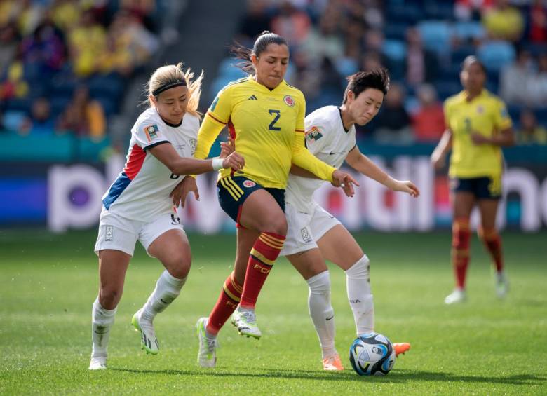 La defensa antioqueña Manuela Vanegas es una jugadora que sobresale en el Mundial de Australia y Nueva Zelanda por su técnica y fuerza al ir a la disputa del balón. getty