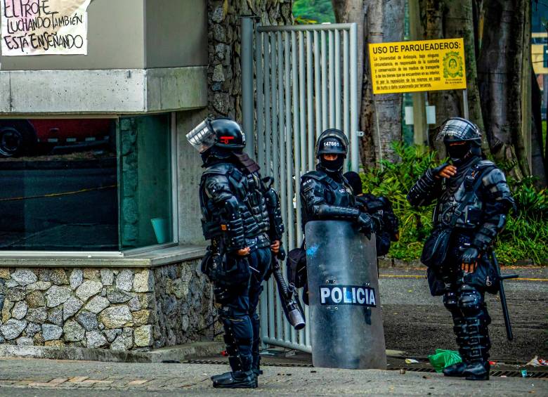El presidente Abelardo de la Espriella anunció la creación de un protocolo que le permita a la Policía ingresar a las universidades a intervenir cuando haya hechos de violencia y vandalismo. FOTO El Colombiano