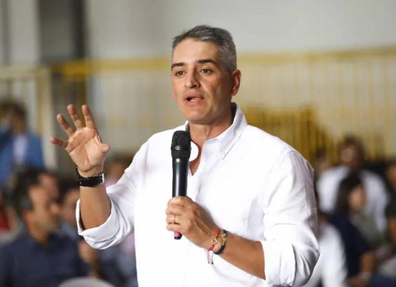 El gobernador propone cambios en la forma en la que la Fuerza Pública atiende los hechos de violencia en universidades. Foto: Gobernación