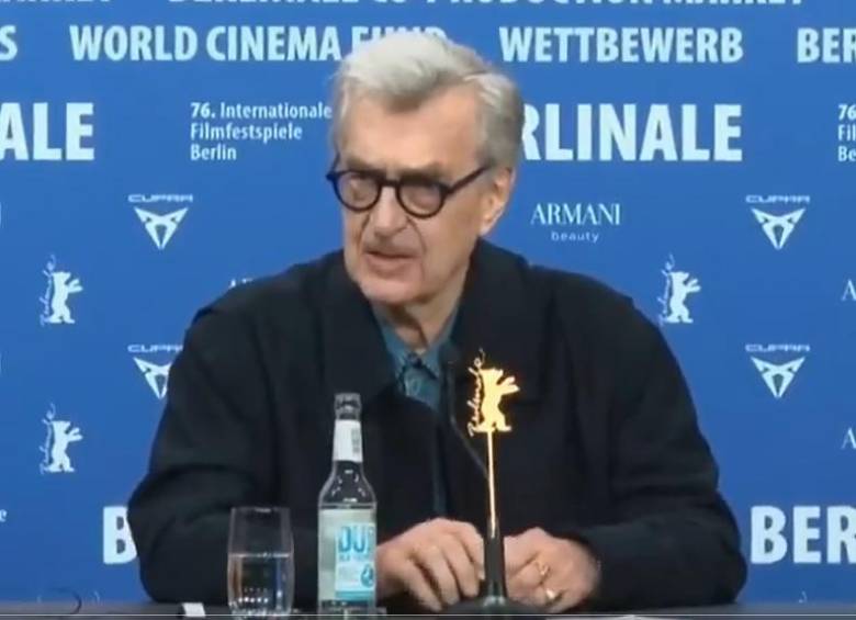 El jurado internacional de la Berlinale 2026, presidido por Wim Wenders, defendió el festival como un espacio para hablar de cine, no de política. FOTO AFP