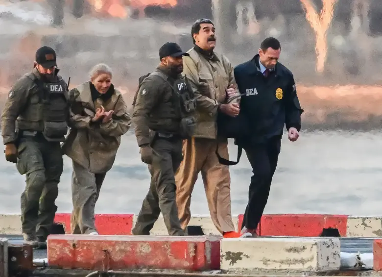 Nicolás Maduro y Cilia Flores cuando fueron llevados por la DEA al llegar a Estados Unidos tras el movimiento de Estados Unidos en Caracas a principio de año. 