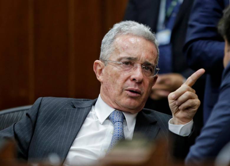 Sobre el expresidente Álvaro Uribe pesa una imputación por los delitos de fraude procesal y soborno a testigos. Él siempre ha insistido en su inocencia. FOTO Colprensa