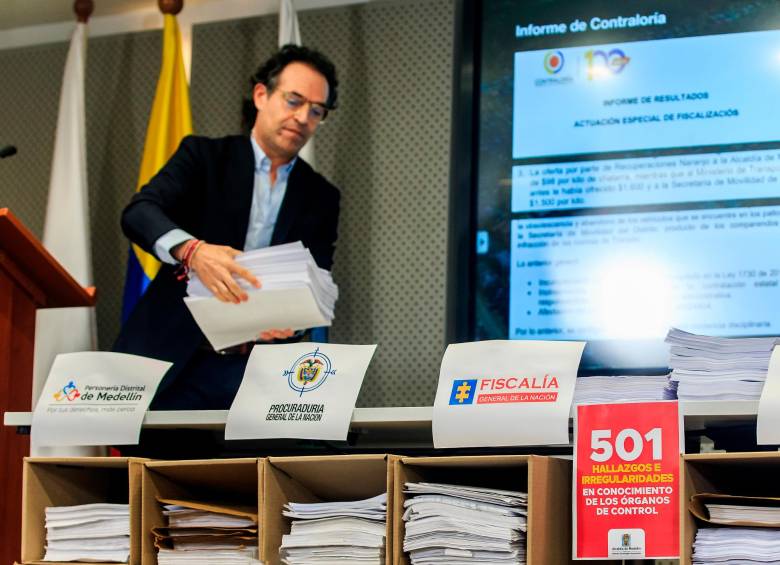 El alcalde de Medellín, Federico Gutiérrez, durante la presentación de los primeros resultados de la auditoría forense realizada en el conglomerado público distrital. FOTO: Camilo Suárez Echeverry