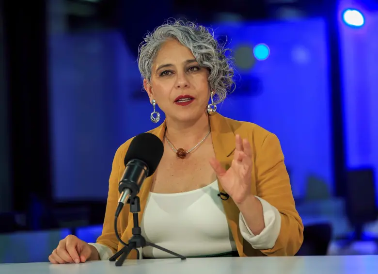 María José Pizarro tiene 47 años, ha sido defensora de Derechos Humanos, representante a la Cámara y Senadora por el Pacto Histórico. Es una de las 10 precandidatas en la consulta de la izquierda. FOTO Camilo suárez.