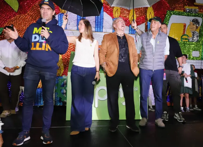 En el acto estuvieron presentes el alcalde de Medellín, Federico Gutiérrez, el gerente general de EPM, John Maya Salazar, y Carlos Villagrán, actor mexicano. FOTO: Cortesía EPM