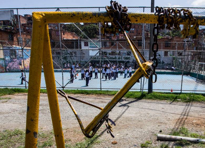 Total abandono: más parques infantiles de Medellín están en mal estado