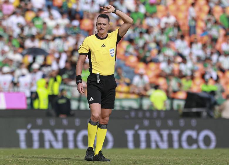 Wílmar Roldán de 45 años ha anunciado que está cerca del retiro como árbitro profesional. Foto: Manuel Saldarriaga Quintero.