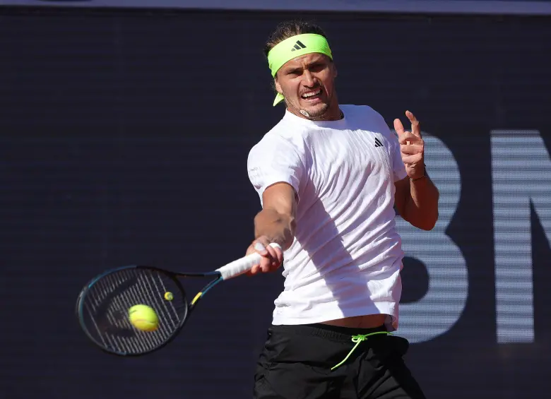 Alexander Zverev perdió la primera ronda tras cinco sets contra el francés Arthur Rinderknech en Wimbledon. Imagen tomada de Agencia Xinhua. 