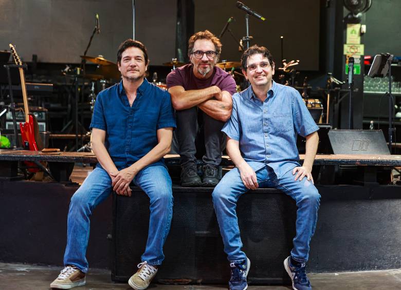 De izquierda a derecha, Luis Fernando Moreno, Felipe Martínez y Eduardo Maya. Ellos son los fundadores de Trilogía, un bar ya tradicional en la ciudad dedicado al rock y otros géneros. FOTO: Manuel Saldarriaga