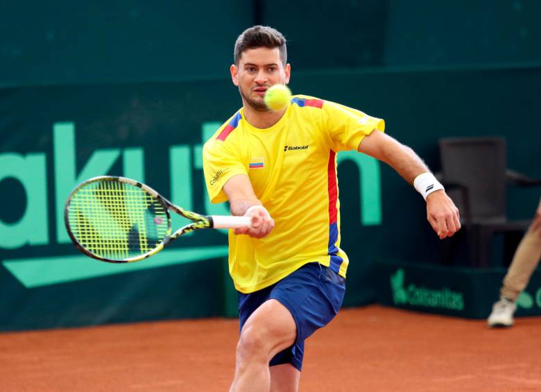 El colombiano Nicolás Mejía, de 22 años de edad, disputó dos juegos de la serie de Copa Davis ante Gran Bretaña. FOTO cortesía fedecoltenis