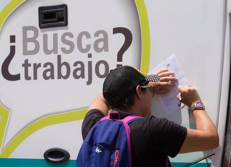 Para noviembre del año anterior, 2,3 millones de personas continuaron sin un empleo y la brecha es más pronunciada para jóvenes y mujeres. La informalidad laboral se ubica en 58,1%. FOTO Juan Antonio Sánchez